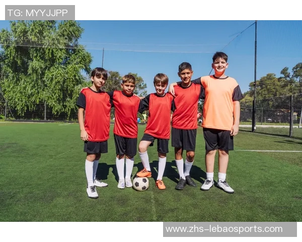 足球运动的魅力探秘：激情与团结交织的全球文化现象